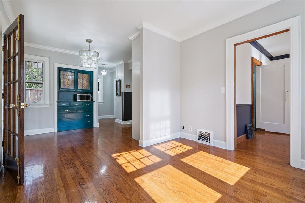 1928 N Broadway Avenue