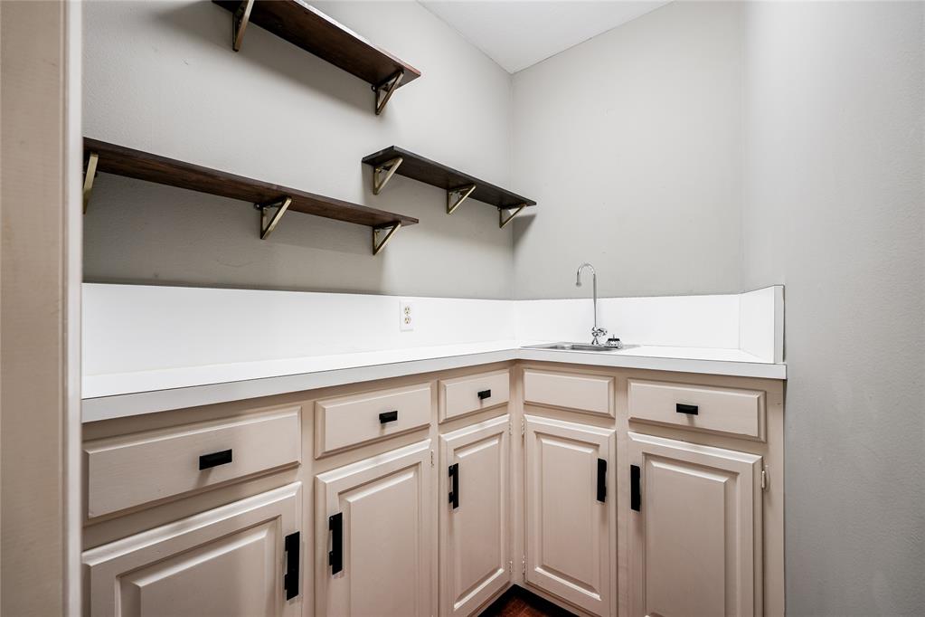 6325 Glenbrook Court