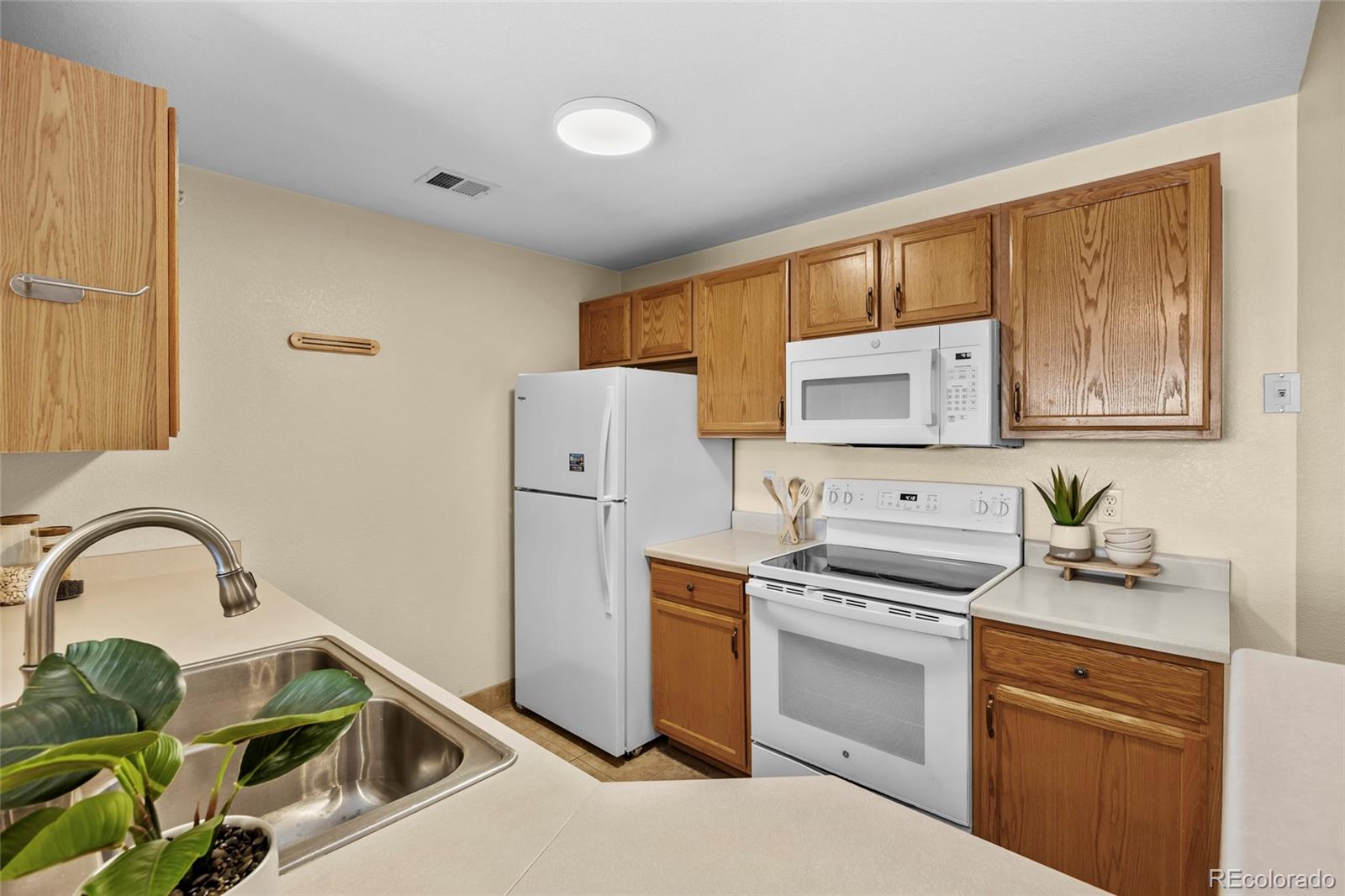 7440 S Blackhawk Street Unit: 4-305