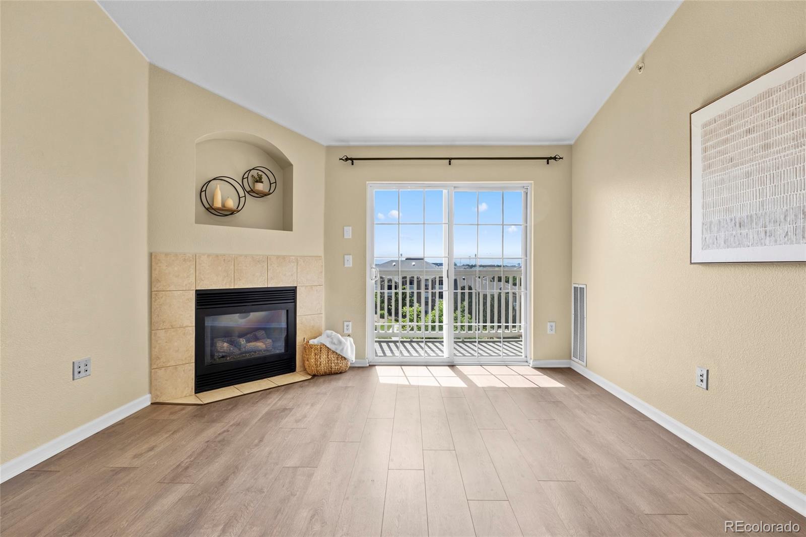 7440 S Blackhawk Street Unit: 4-305