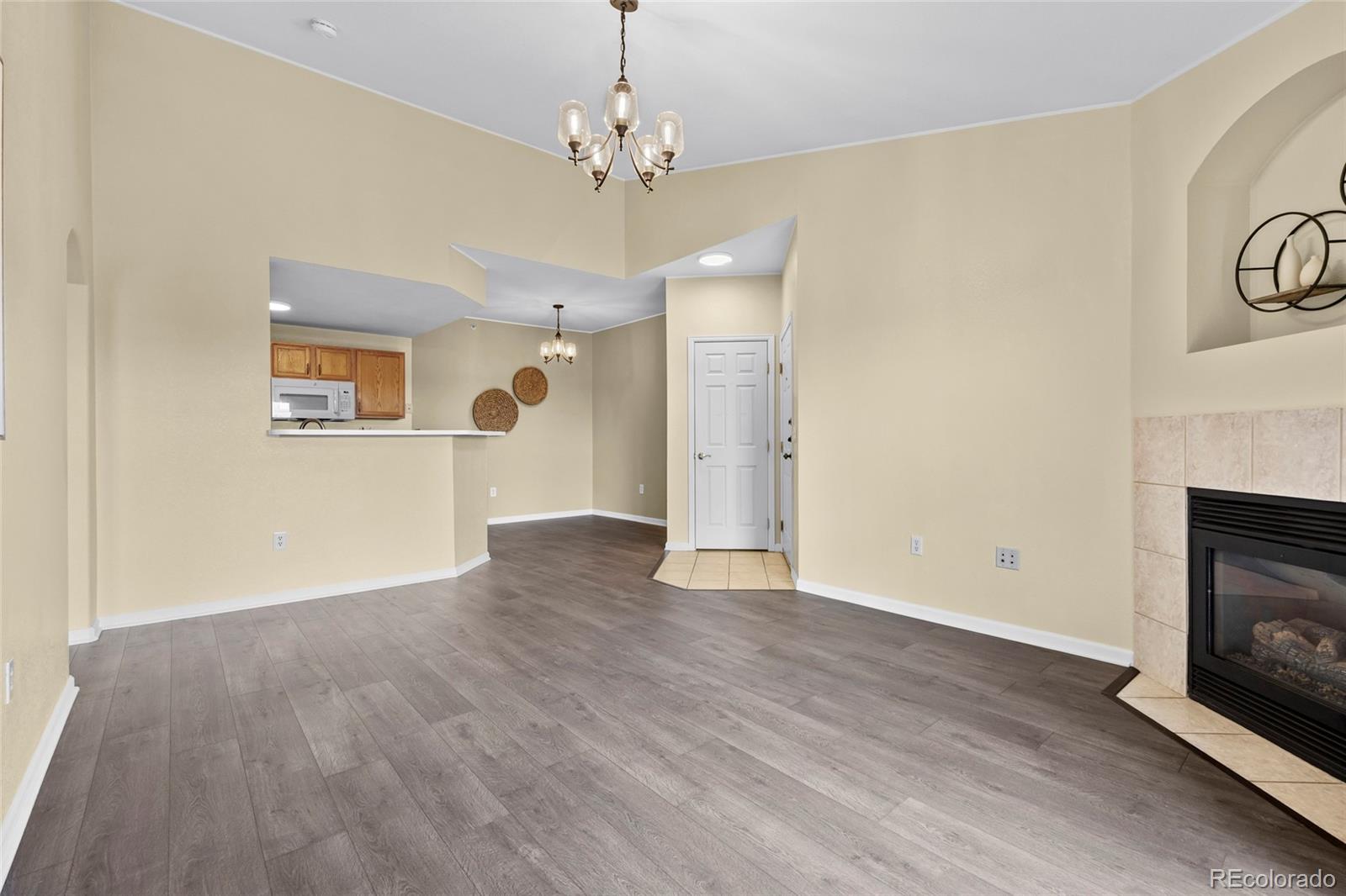 7440 S Blackhawk Street Unit: 4-305