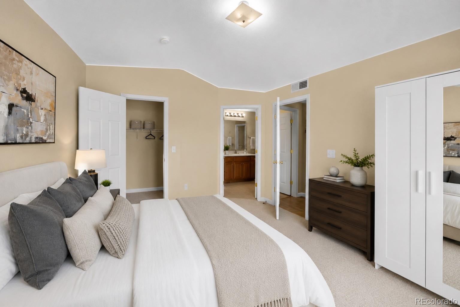 7440 S Blackhawk Street Unit: 4-305