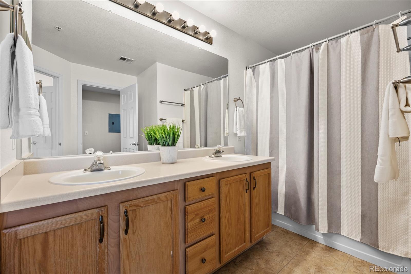 7440 S Blackhawk Street Unit: 4-305