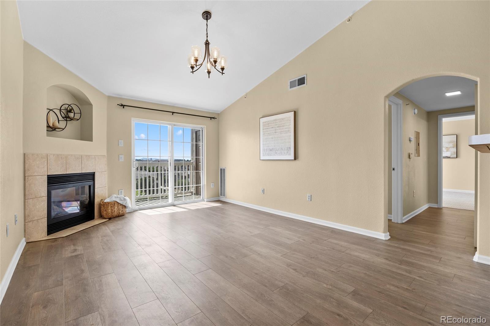7440 S Blackhawk Street Unit: 4-305