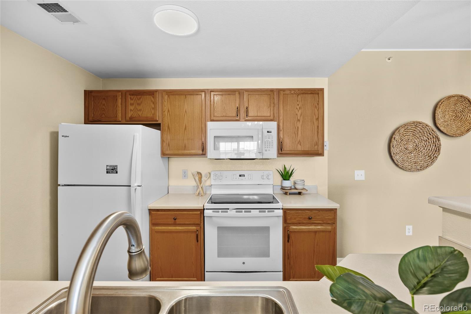 7440 S Blackhawk Street Unit: 4-305