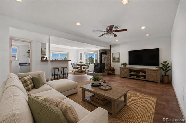 2420 Holmes Court