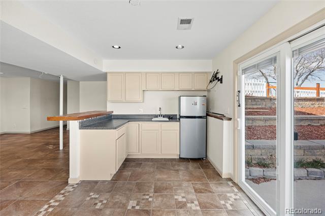 2420 Holmes Court