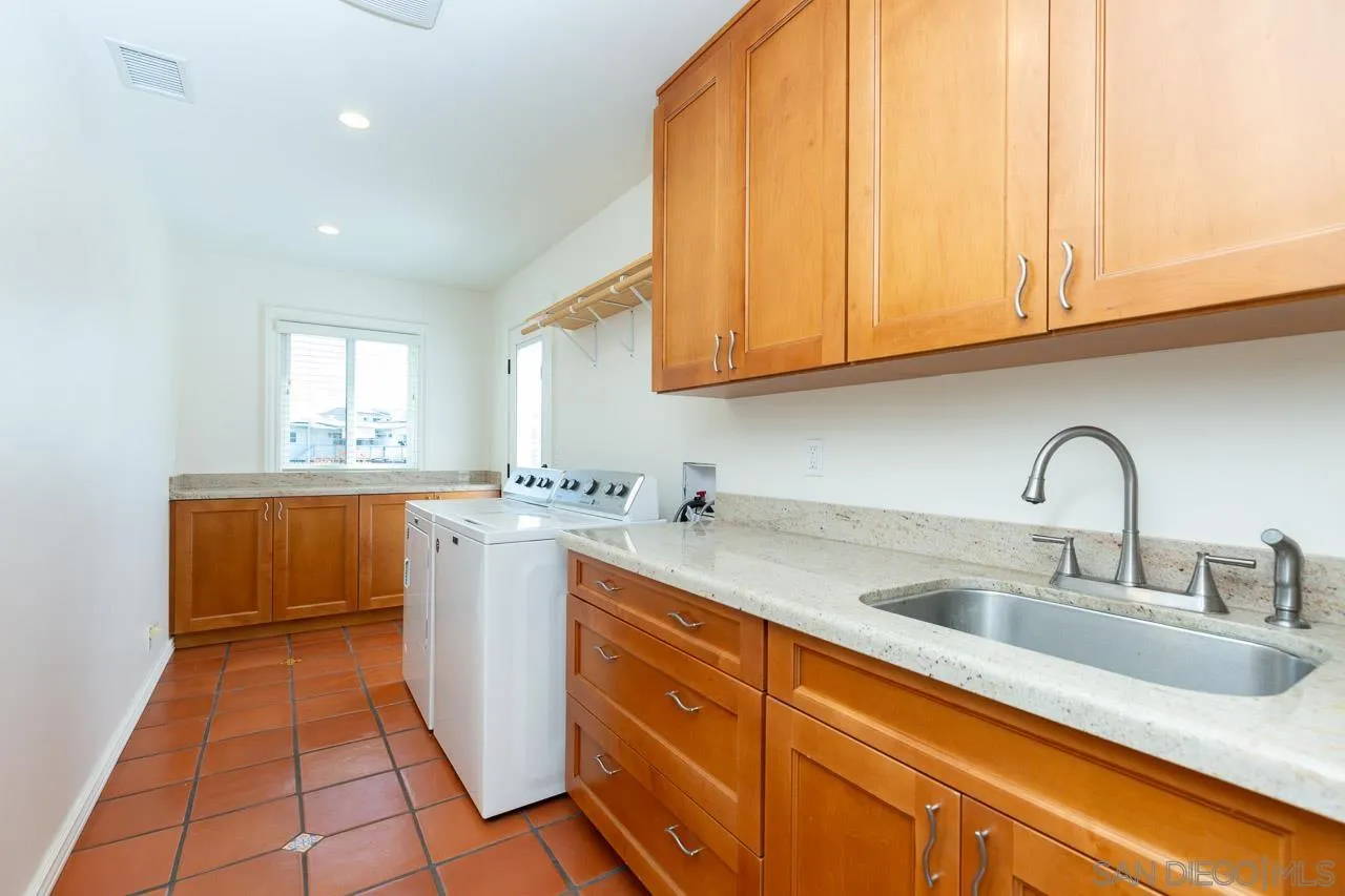 3851 Haiwatha Way