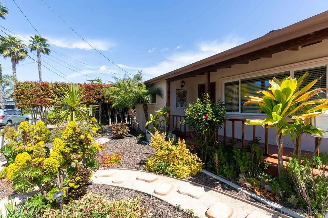 3851 Haiwatha Way