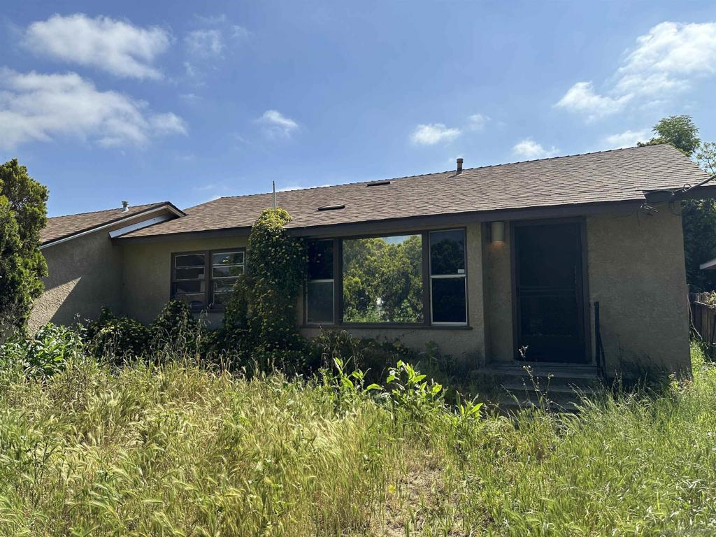 1627 N Santa Fe Ave