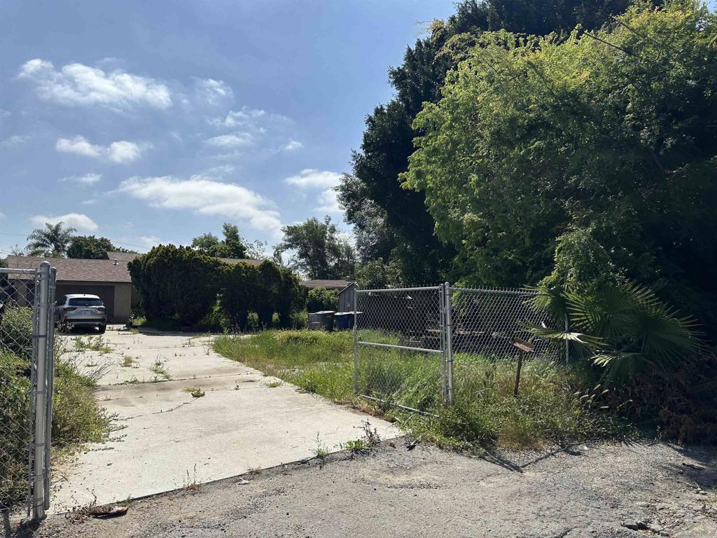 1627 N Santa Fe Ave
