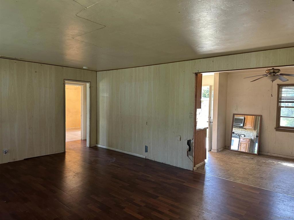 1627 N Santa Fe Ave