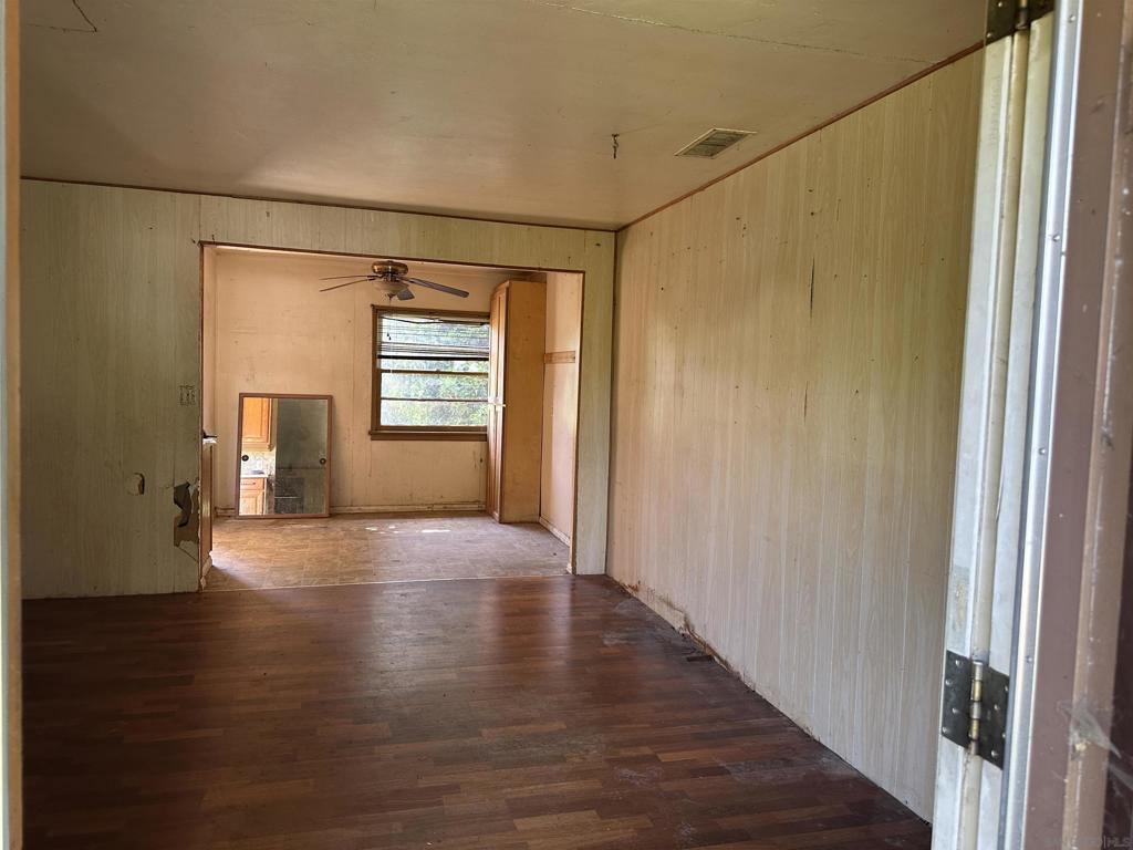 1627 N Santa Fe Ave