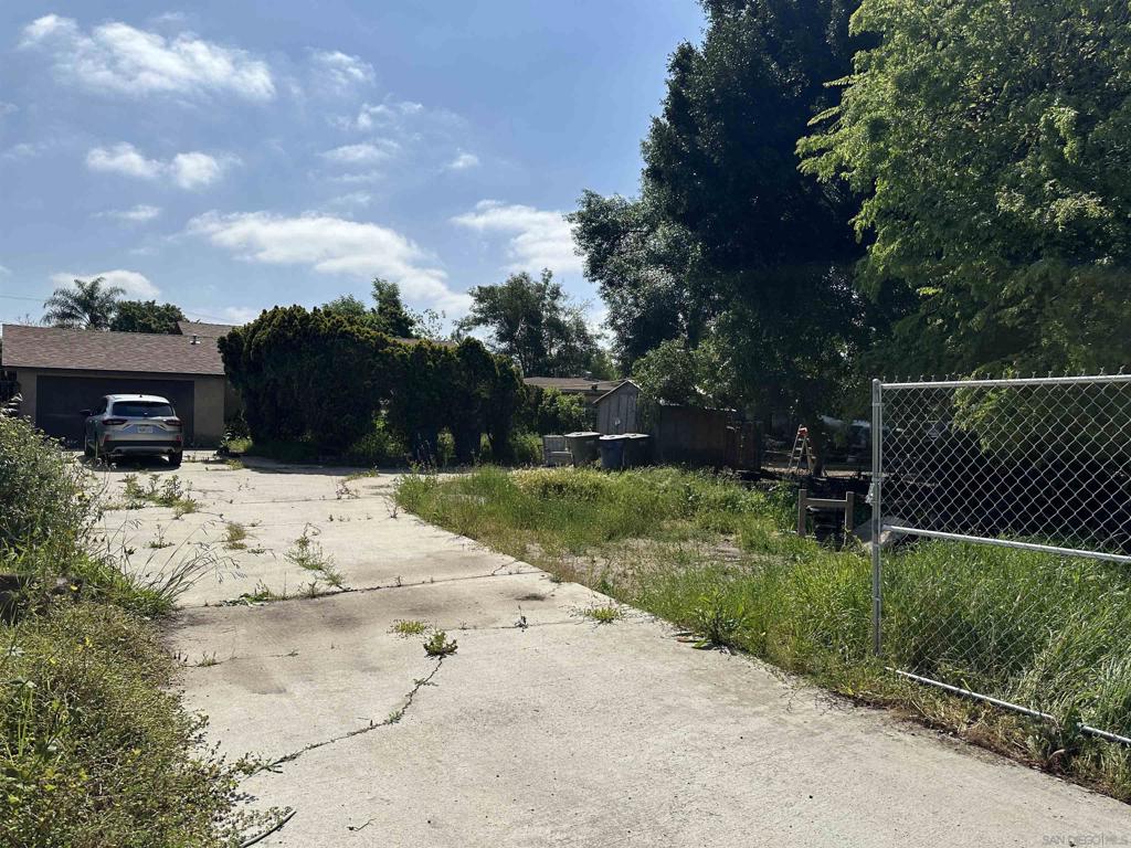 1627 N Santa Fe Ave