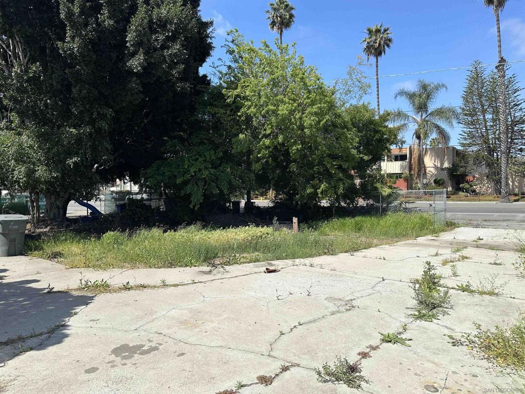 1627 N Santa Fe Ave