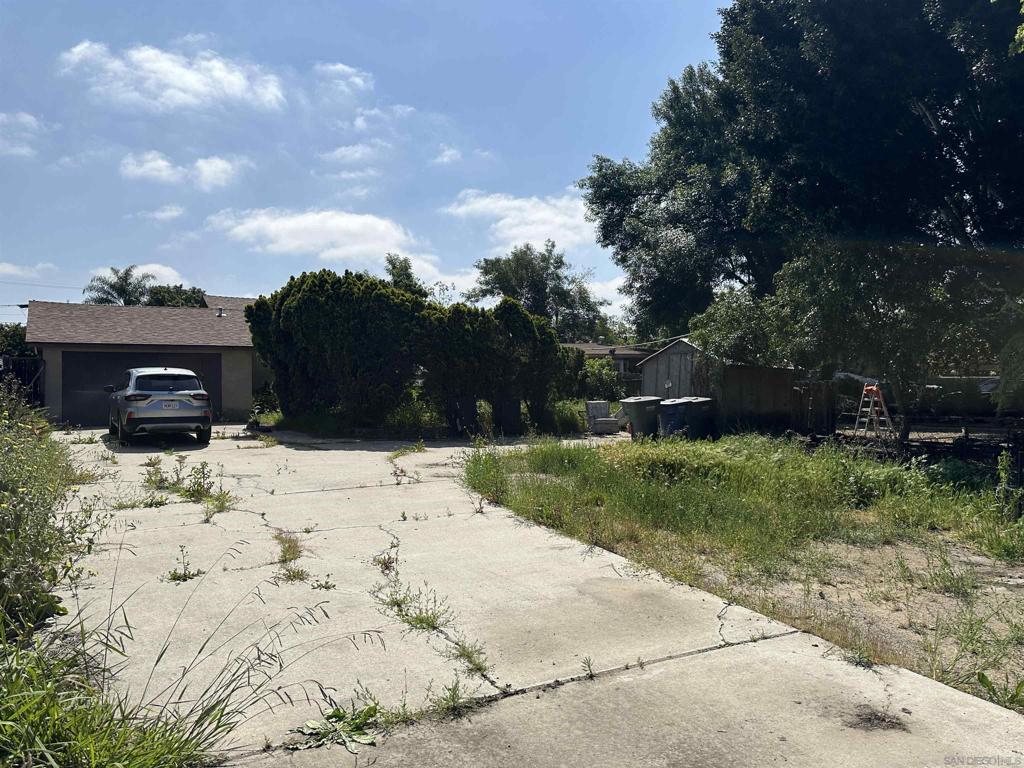 1627 N Santa Fe Ave