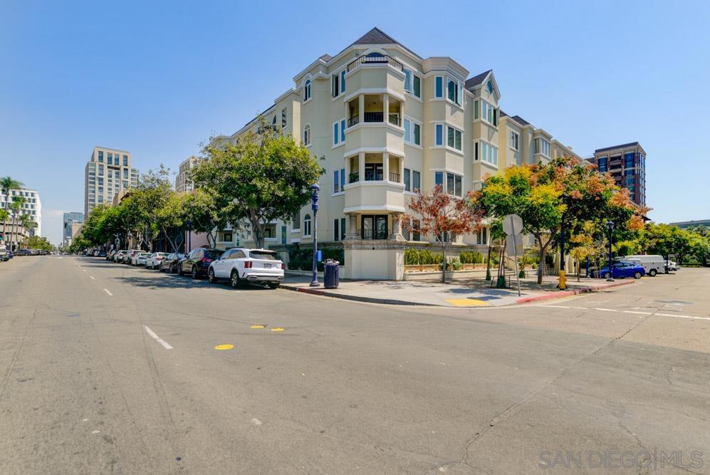 655 Columbia St 303