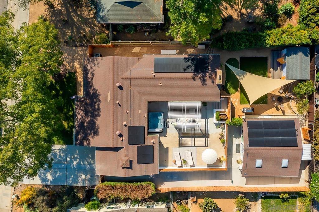 3950 Aragon Dr