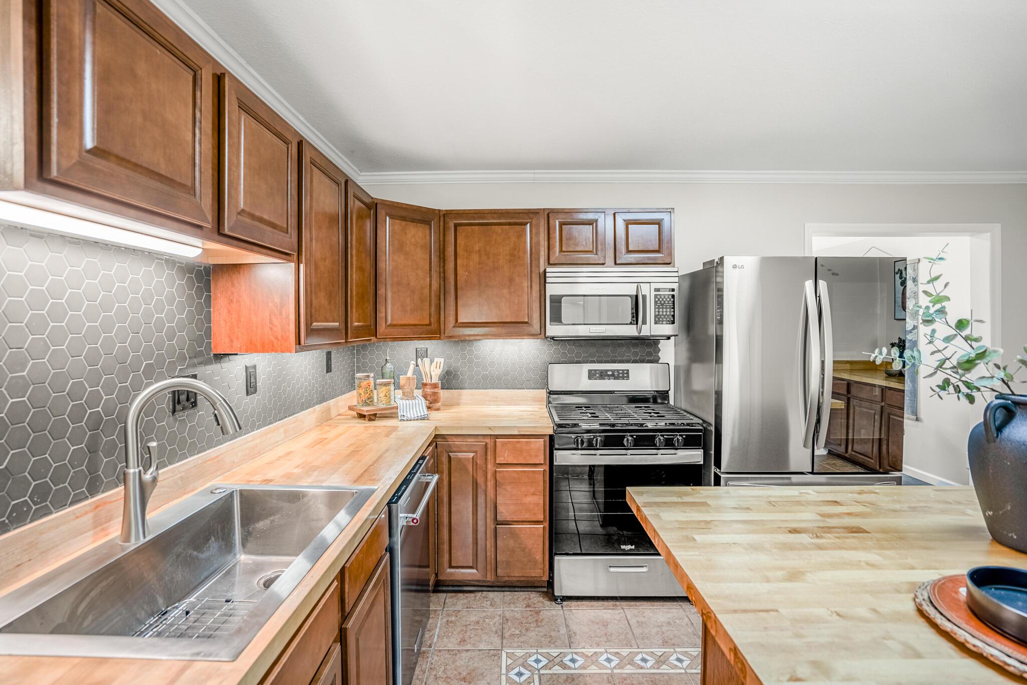 1121 W Sandusky Avenue