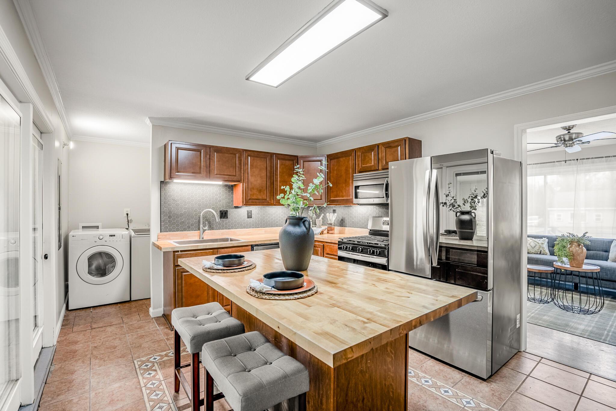 1121 W Sandusky Avenue