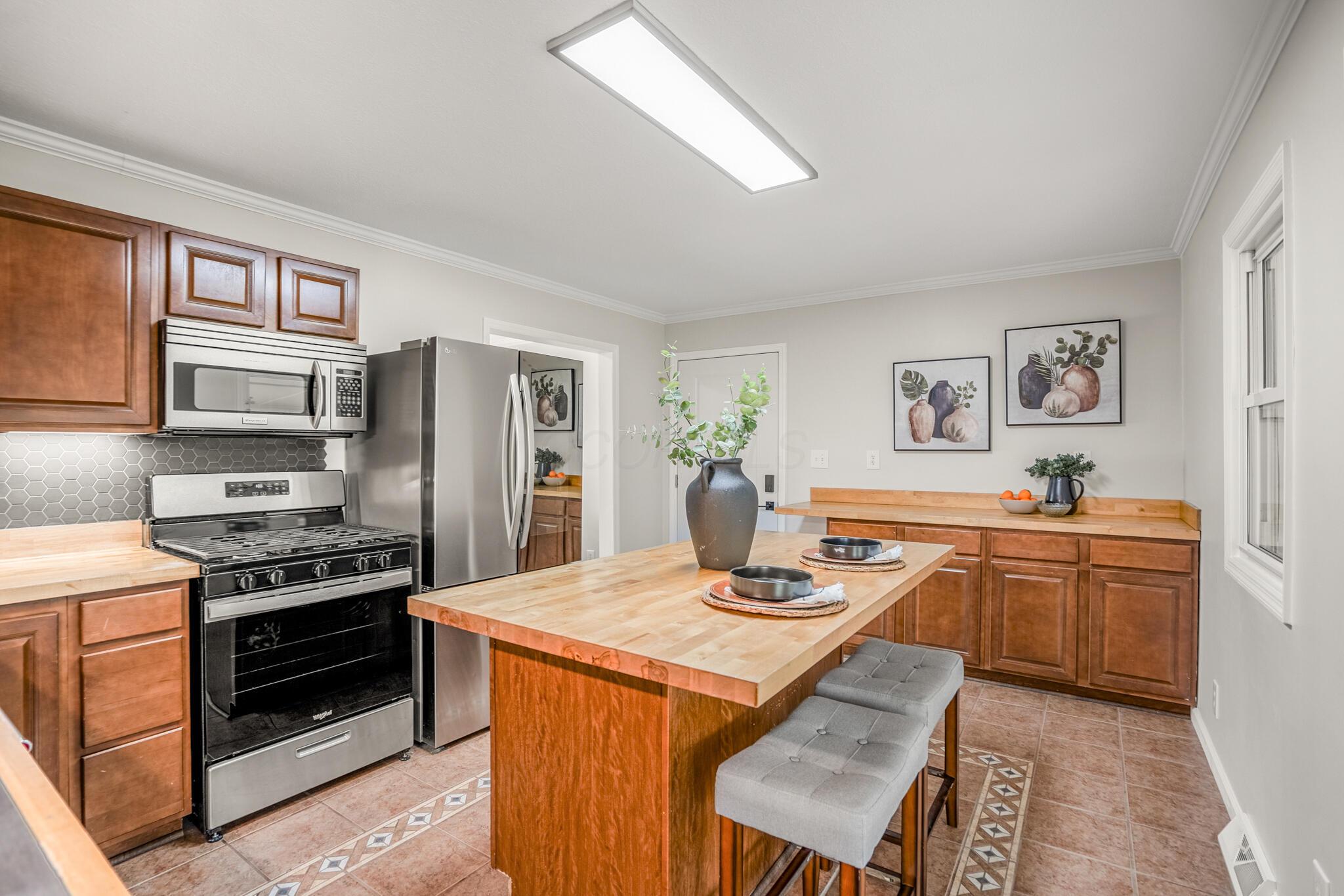 1121 W Sandusky Avenue