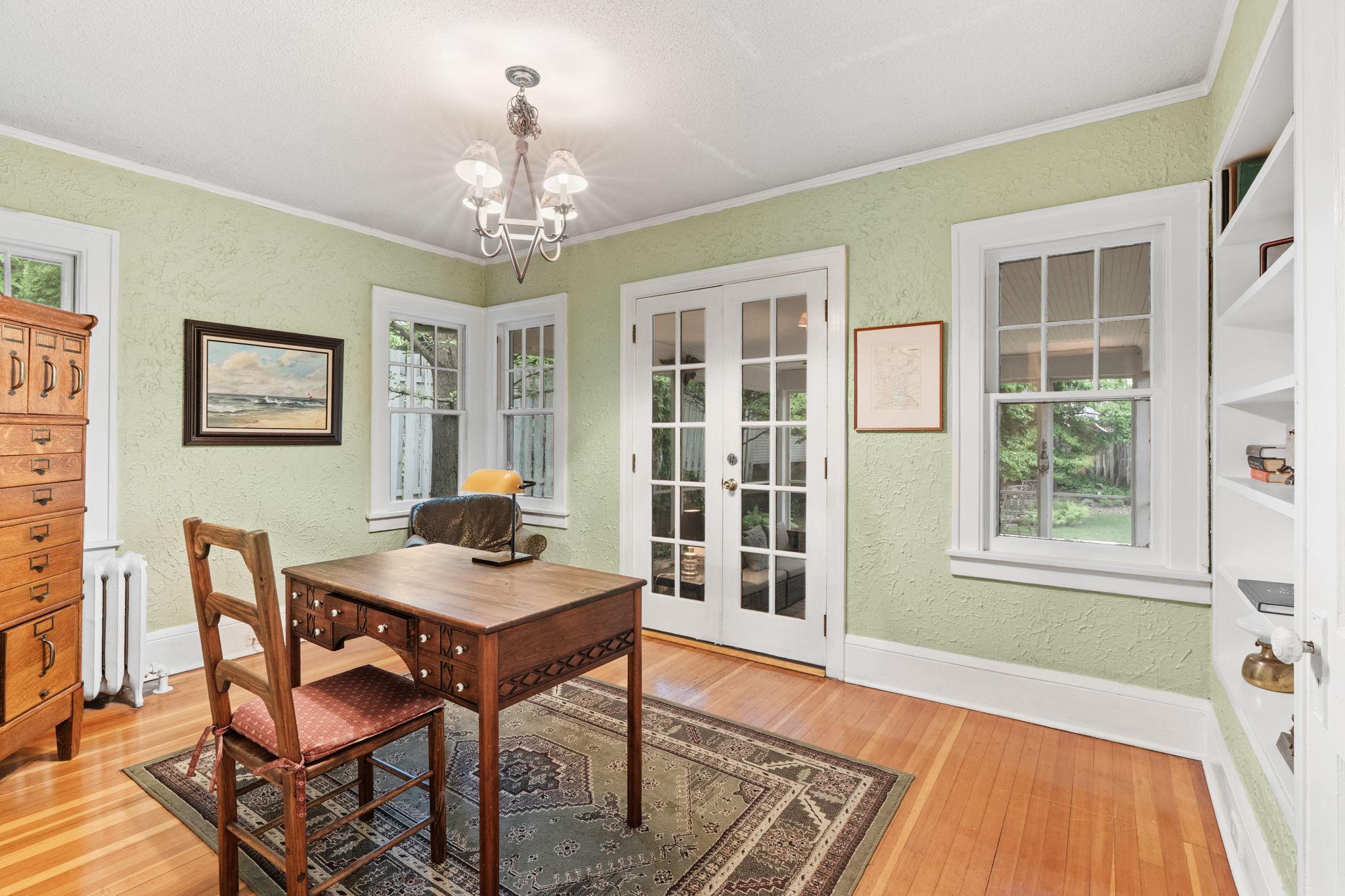 324 W Diamond Lake Road