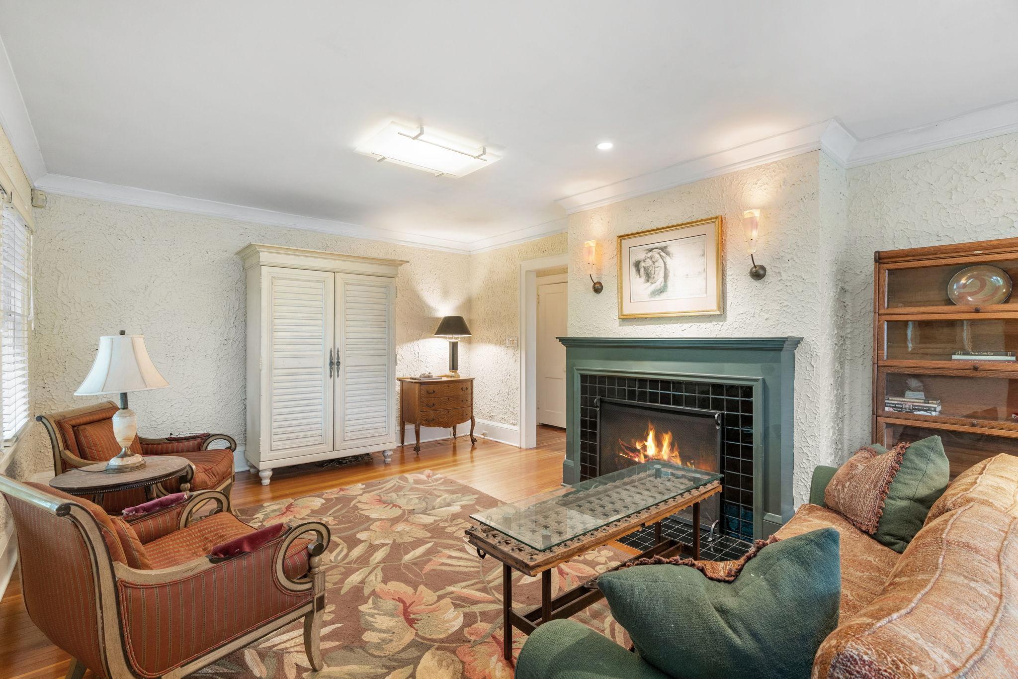 324 W Diamond Lake Road