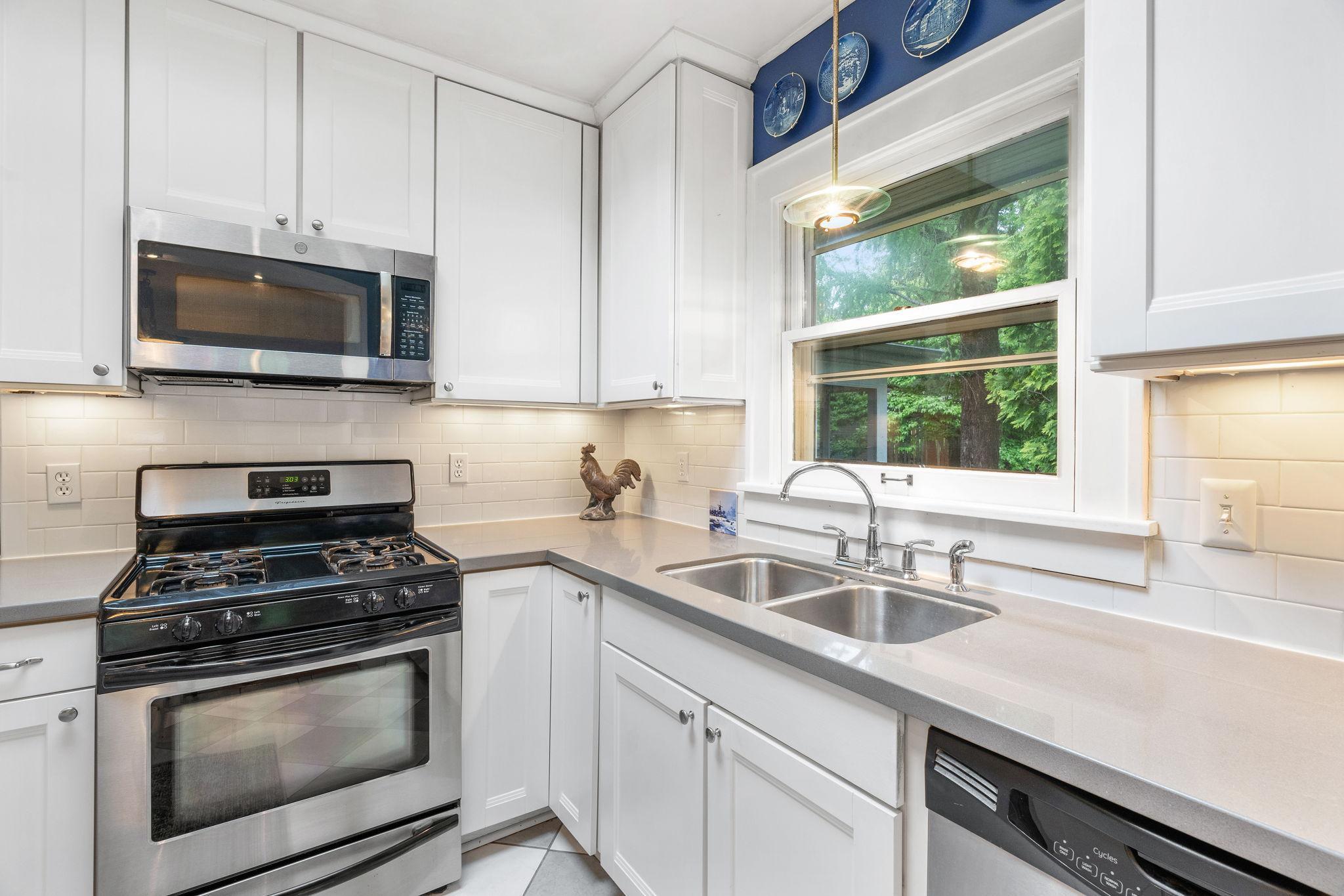 324 W Diamond Lake Road