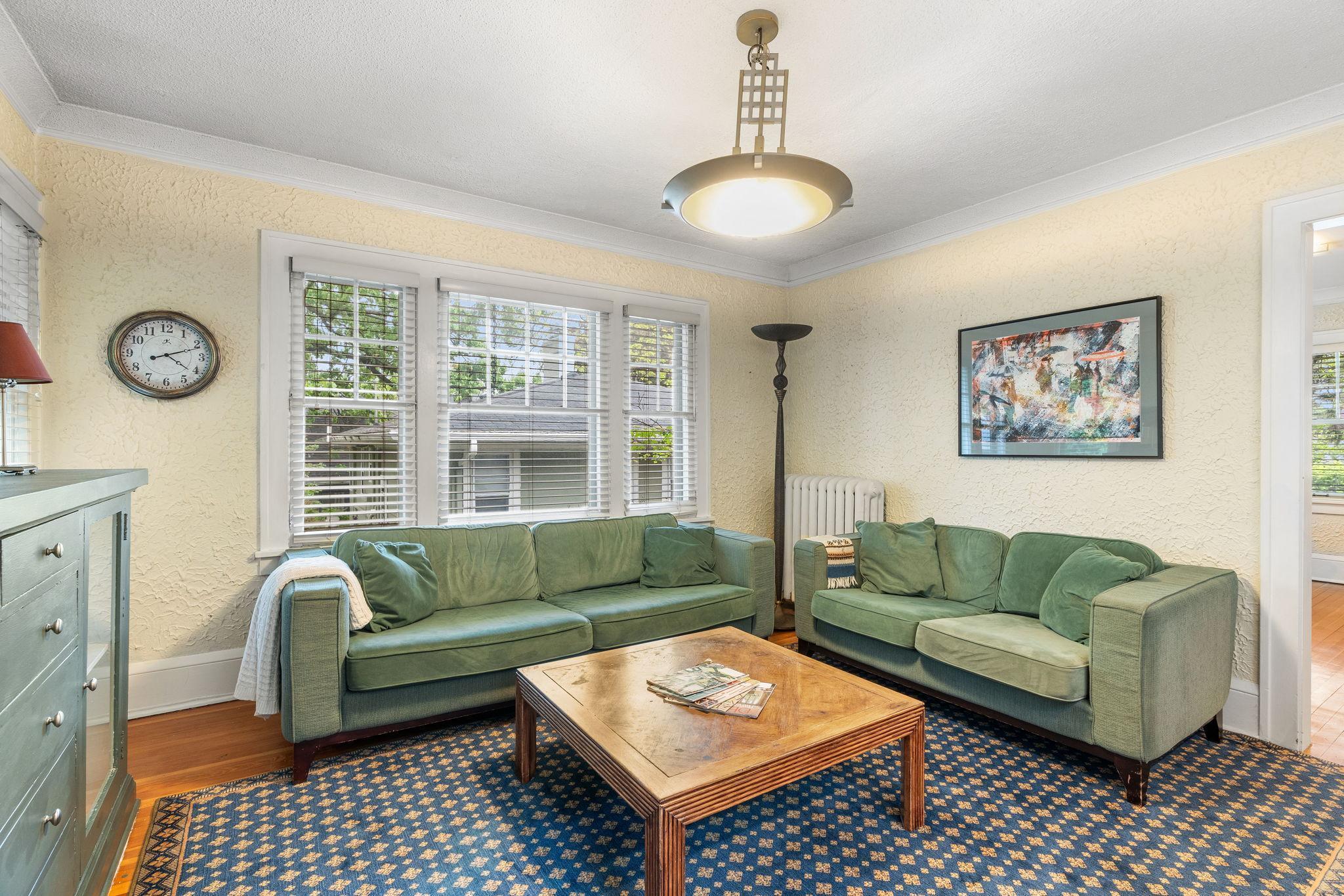 324 W Diamond Lake Road