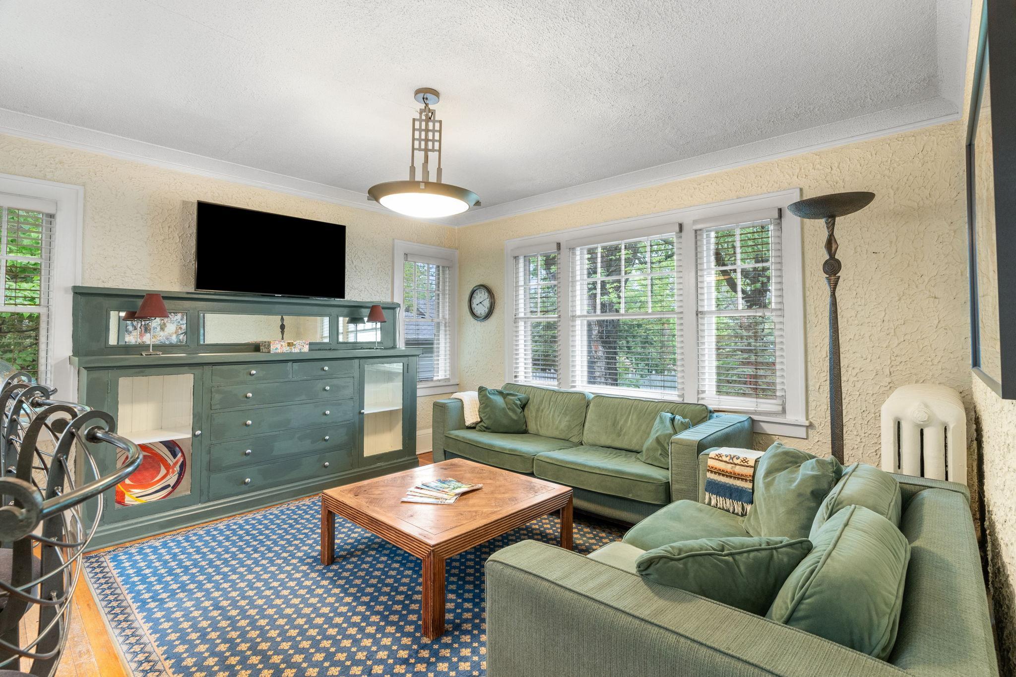 324 W Diamond Lake Road