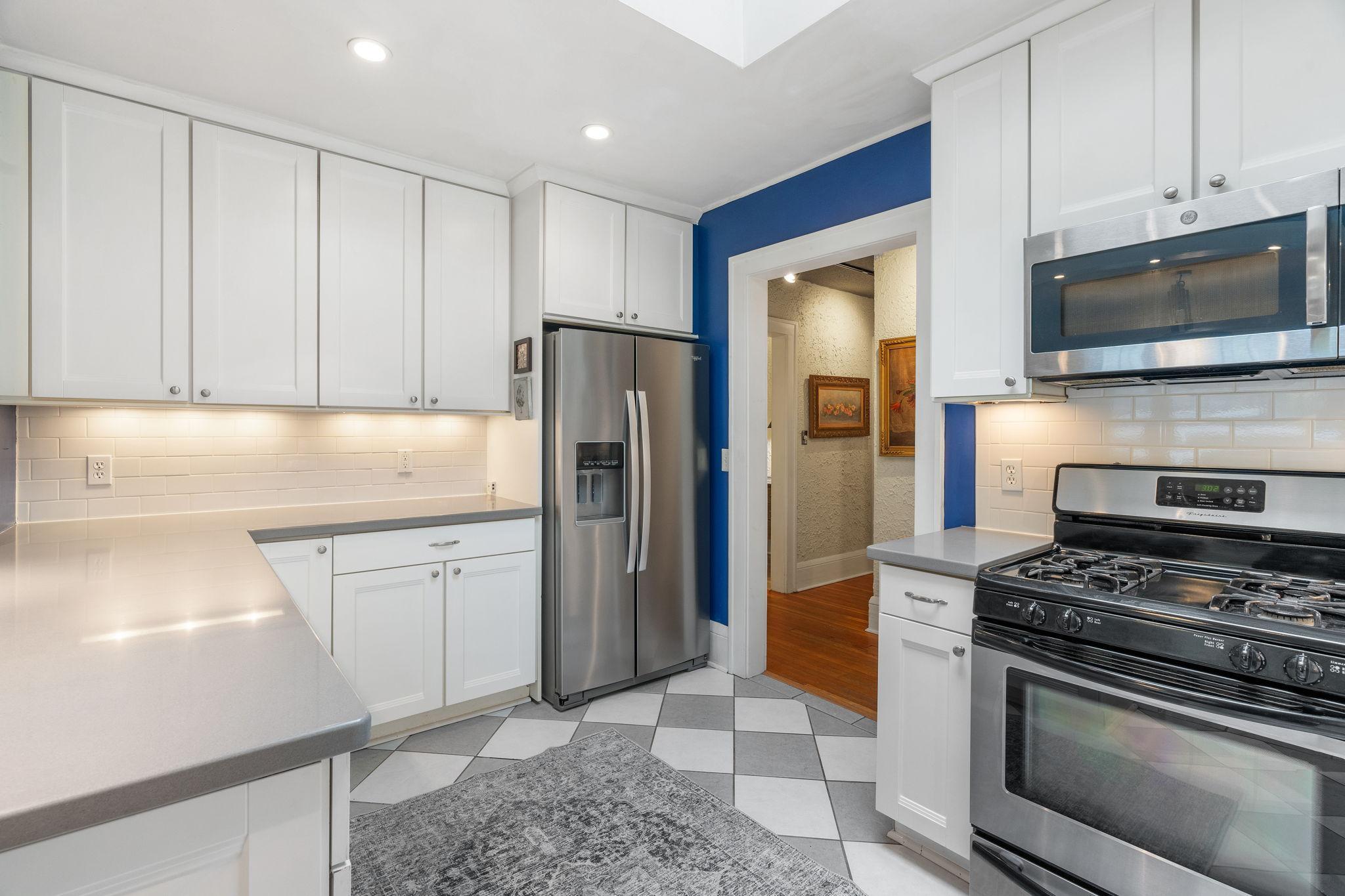 324 W Diamond Lake Road