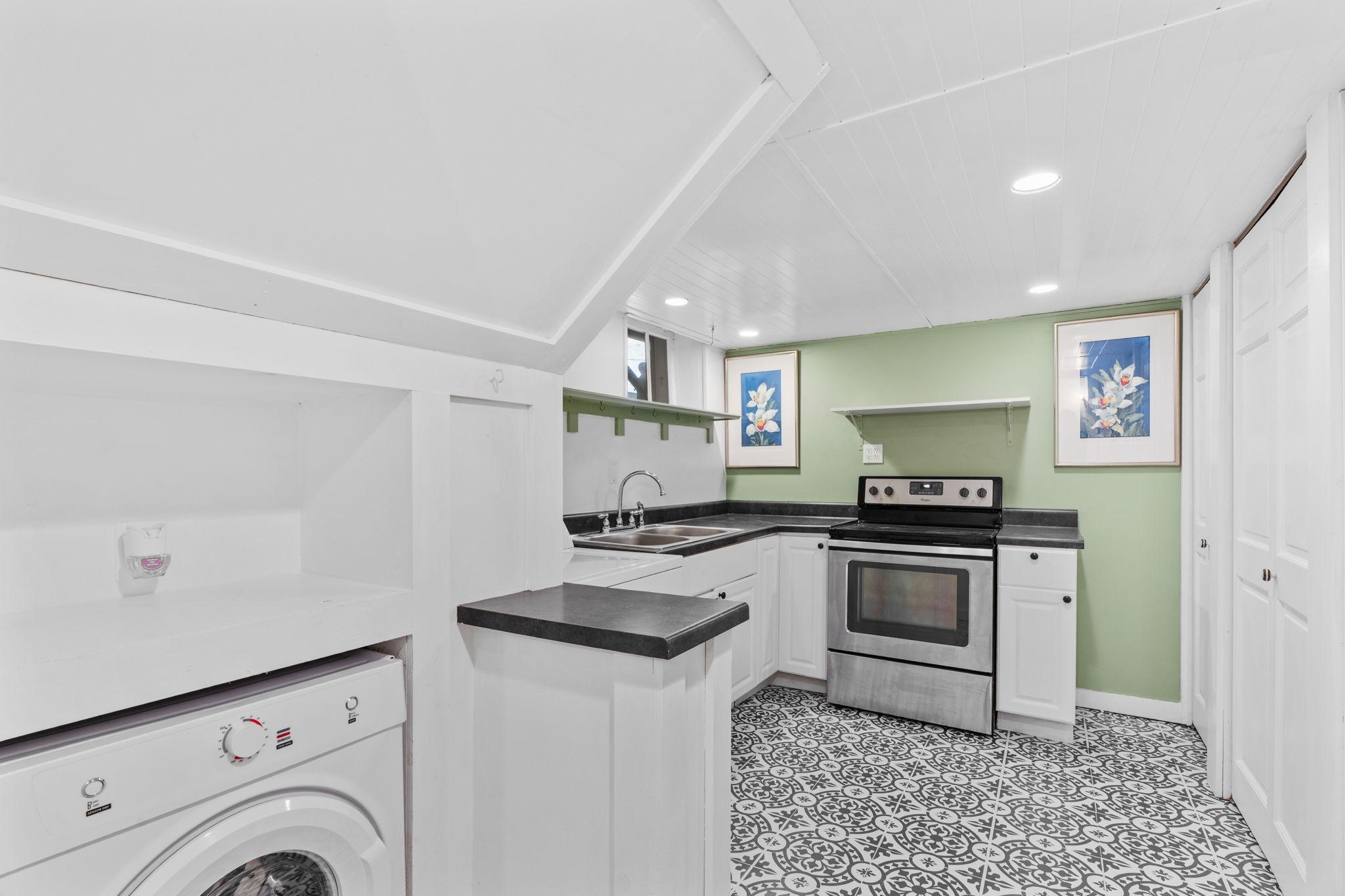 324 W Diamond Lake Road