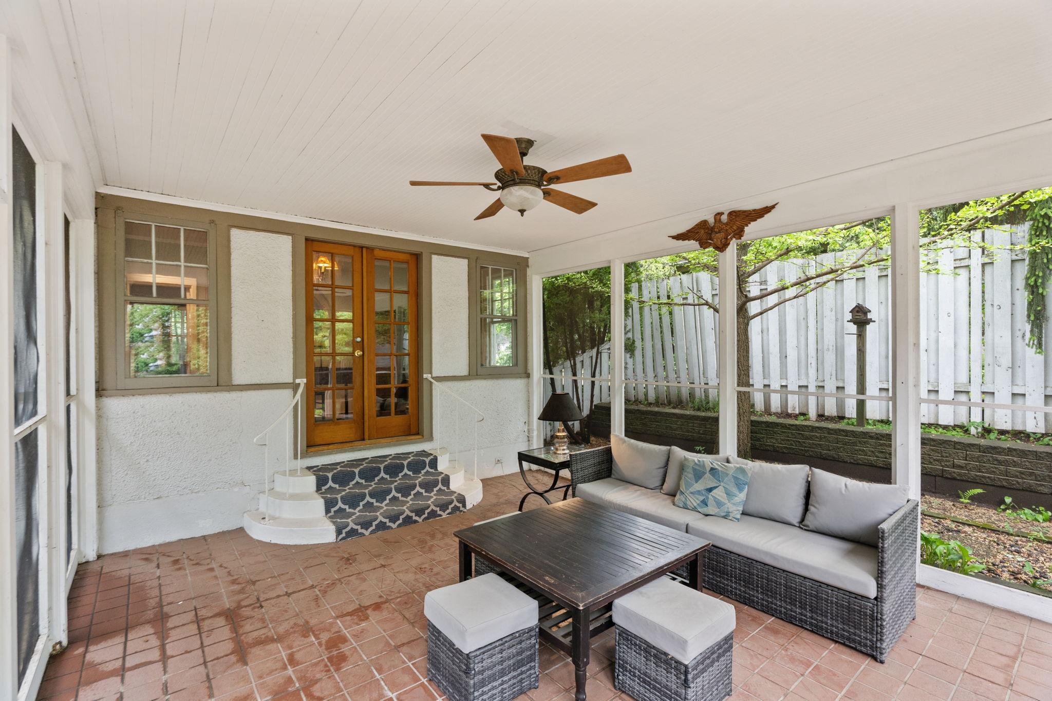 324 W Diamond Lake Road