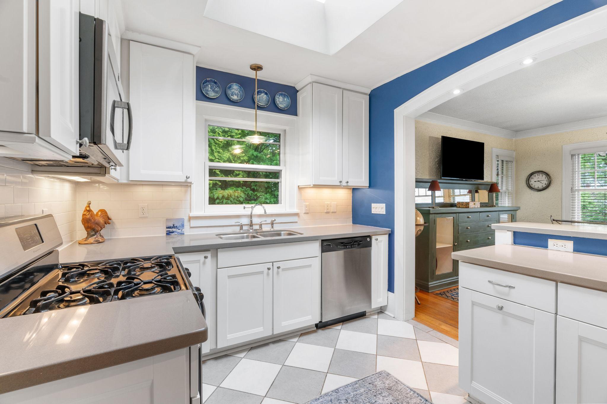 324 W Diamond Lake Road