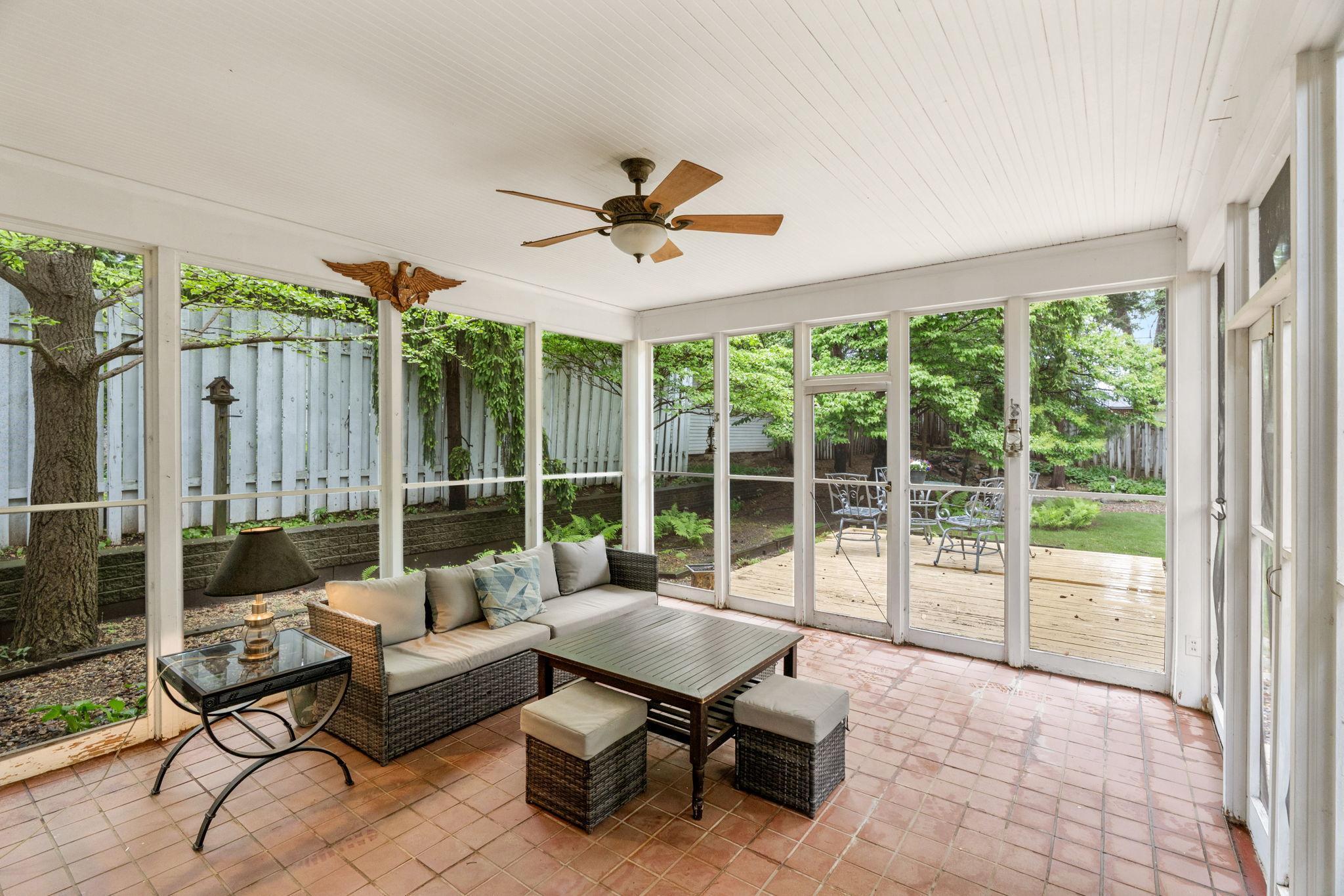324 W Diamond Lake Road