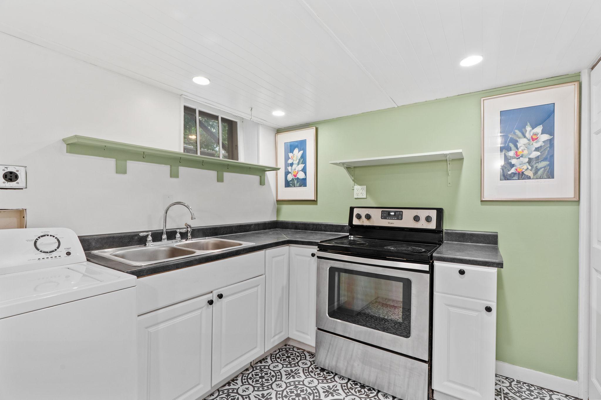 324 W Diamond Lake Road