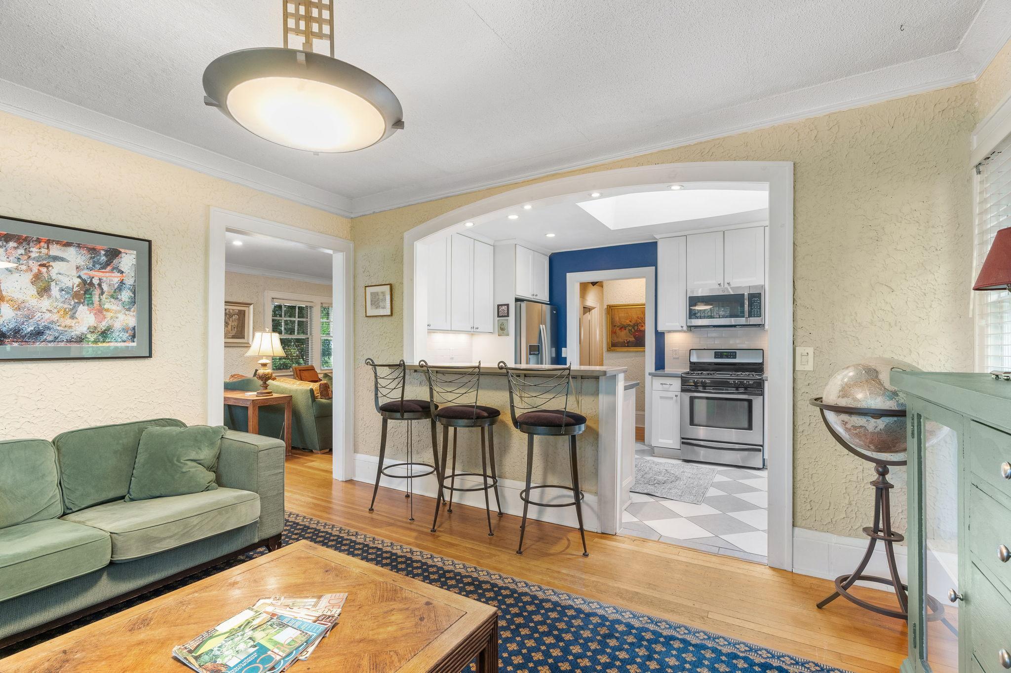 324 W Diamond Lake Road