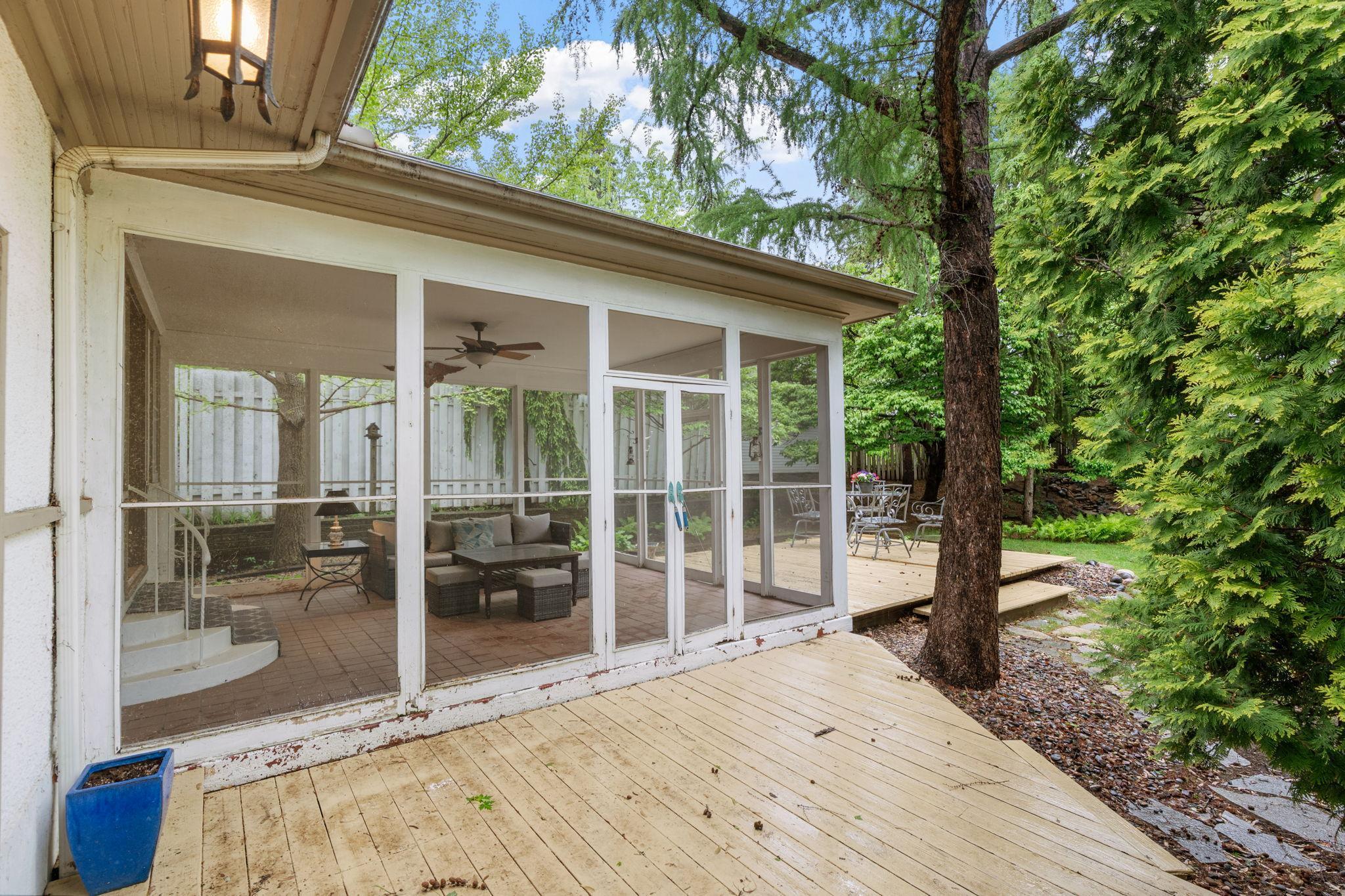 324 W Diamond Lake Road