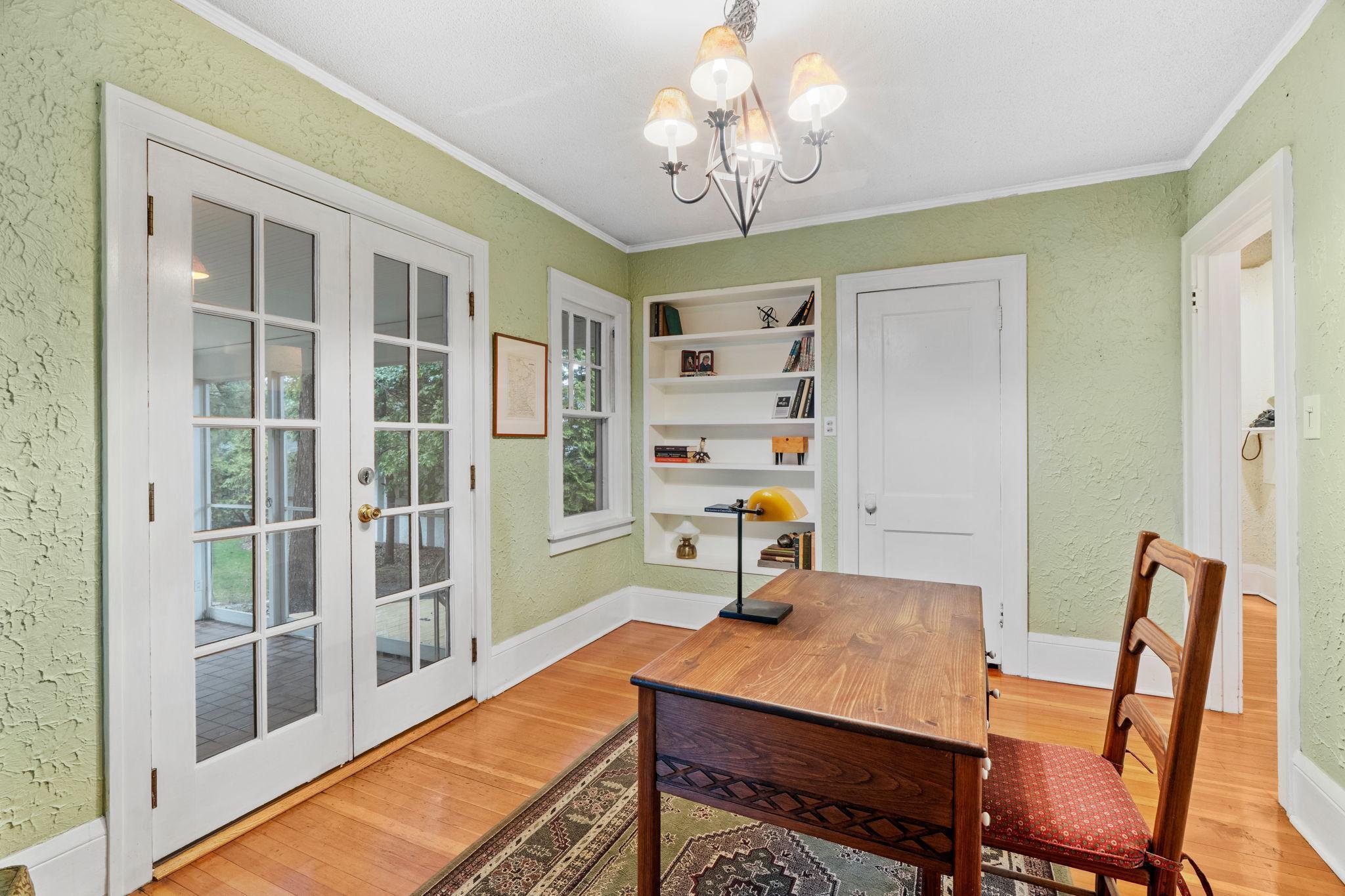 324 W Diamond Lake Road
