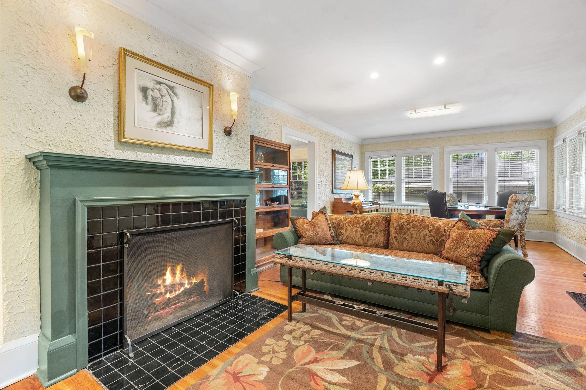 324 W Diamond Lake Road