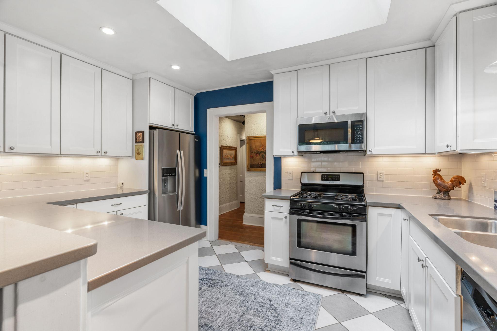 324 W Diamond Lake Road