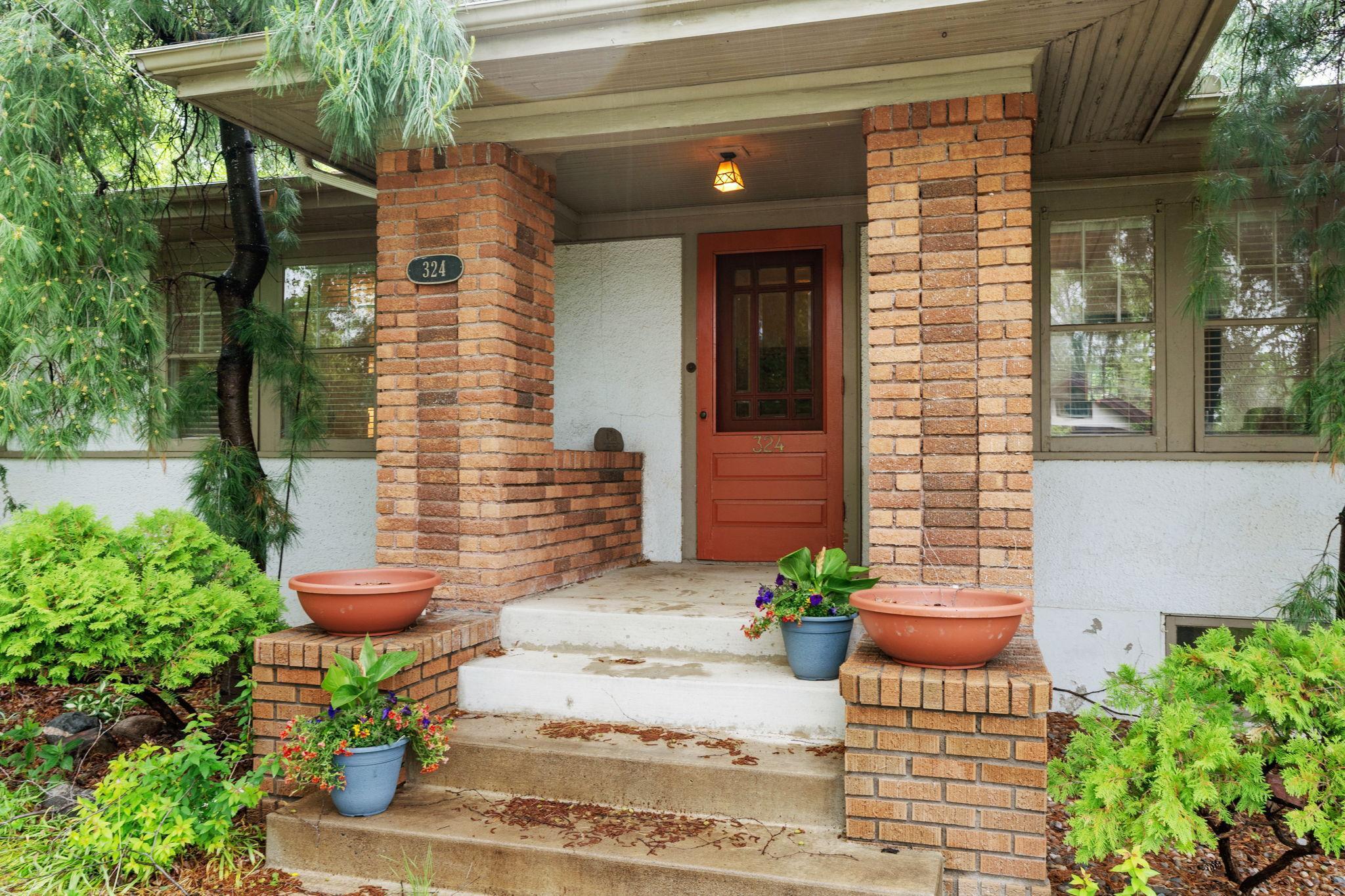 324 W Diamond Lake Road