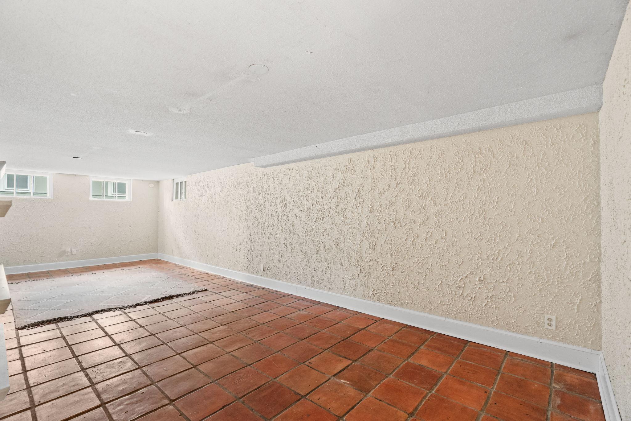 324 W Diamond Lake Road