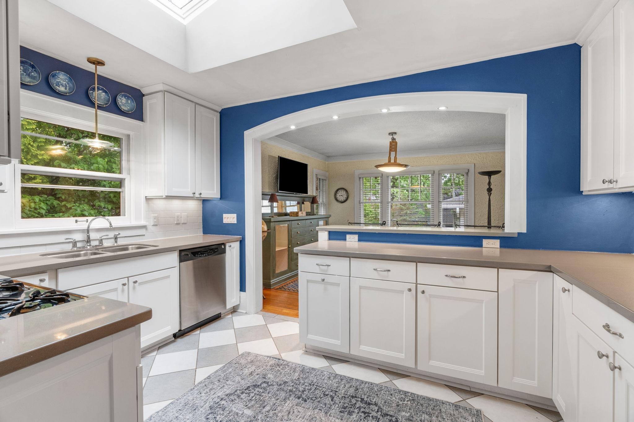 324 W Diamond Lake Road