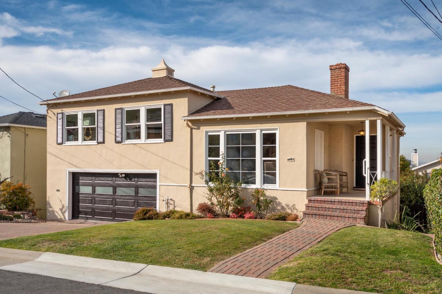 128 Burbank AVE