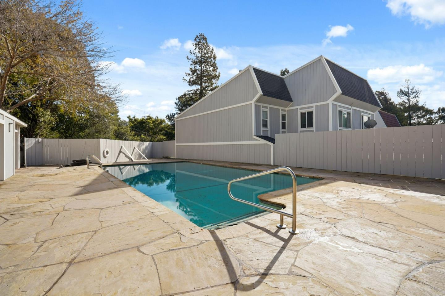 1124 Continentals WAY