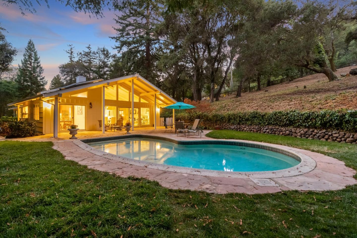 8 Oakhill DR