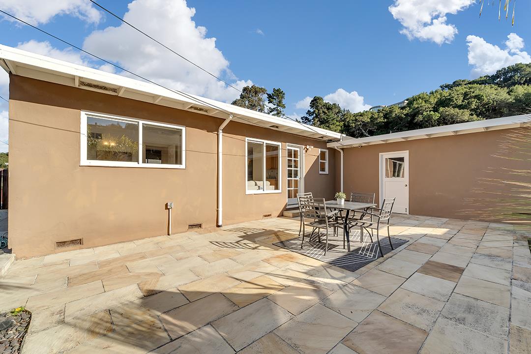 1210 Sleepy Hollow Lane