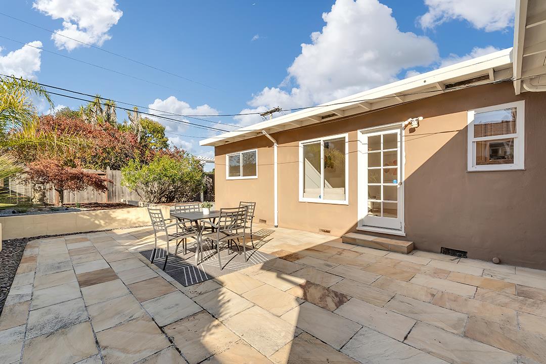 1210 Sleepy Hollow Lane