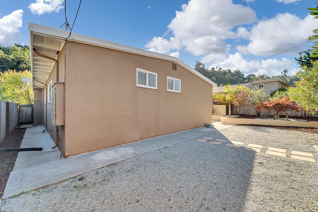 1210 Sleepy Hollow Lane